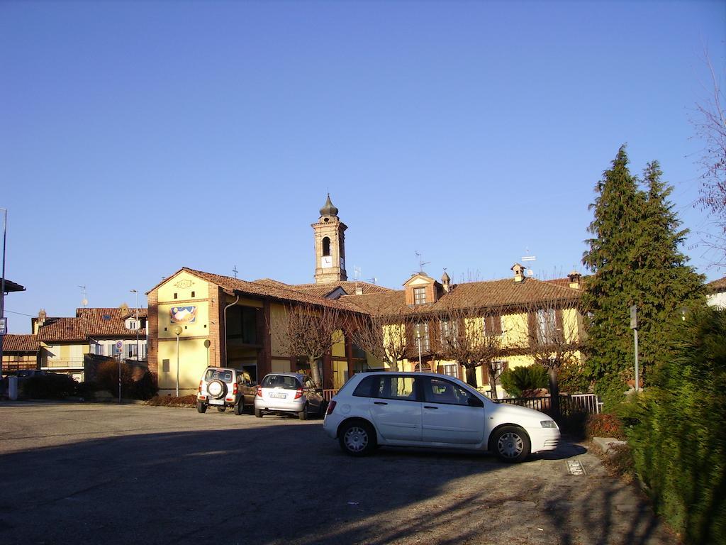 Al Centro Del Borgo Apartment Guarene Exterior photo