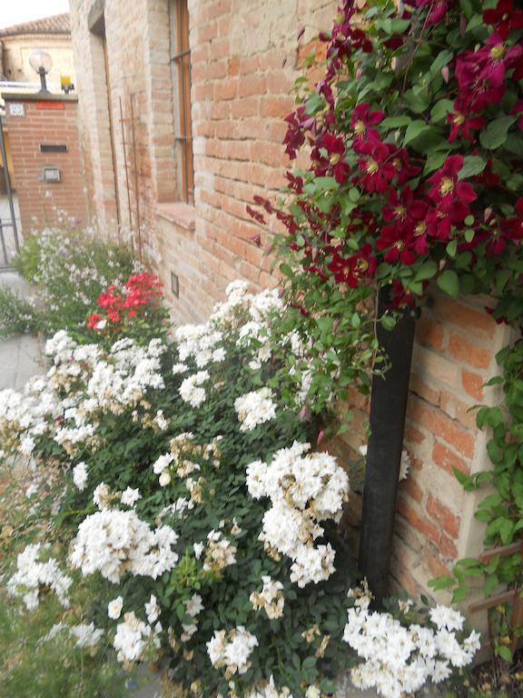 Al Centro Del Borgo Apartment Guarene Exterior photo
