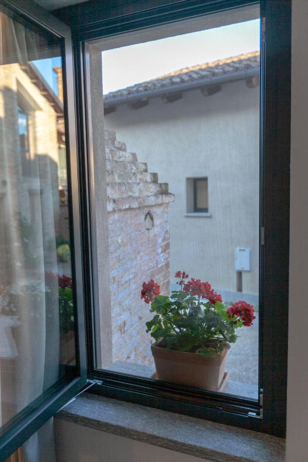 Al Centro Del Borgo Apartment Guarene Exterior photo