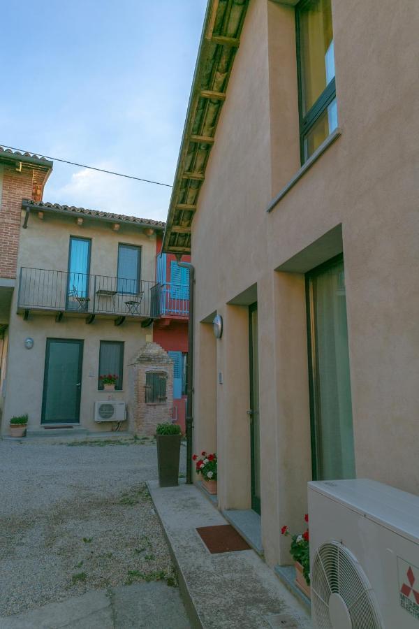 Al Centro Del Borgo Apartment Guarene Exterior photo