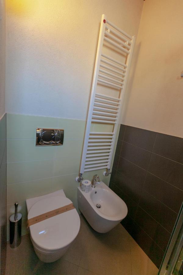 Al Centro Del Borgo Apartment Guarene Exterior photo